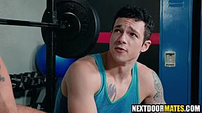 Гейская тренировка в спортзале