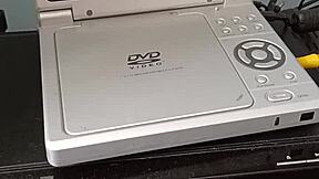 Człowieku, moja najlepsza masturbacja i wytrysk do starej porn VHS!