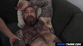 ファミリーツインク - トレーラーで大きなベアダディに会う。