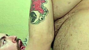 Je suce la bite du papa poilu pour une éjac chaude