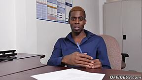 Mlada ekipa dela skupaj za vročo mobilno gejsko akcijo v trojki