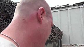 Młodzi chłopcy nago na gejski seks przy glory hole