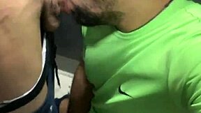 हेलो! हंग स्टड बाथरूम में चूसा जाता है, शियर कैम पर लगभग कैच होता है