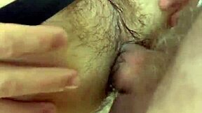 Hei, ventet sexy pappa på å hamre mitt hårete hull igjen?