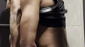 Akademi Banyosuna Machoyu Götürdüm, Emdim ve Emdirdim... Sikmeye Çalıştım Ama Dayanamadı!