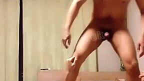 이 게이 아시안 머슬 스터드가 큰 자지 블로우잡과 남친 크림파이 감당할 수 있을까?