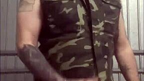 क्या तुम हॉट मिलिटरी गियर में सोल्जर को बांग करोगे? 😜