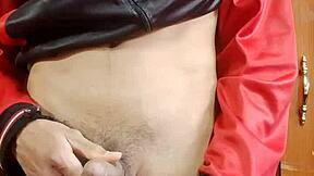 Sial hampir ketahuan onani di ruang tamu!