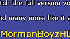 Whoa ! Jeune mormon fessé et doigté par un homme plus âgé dans un jeu tabou !