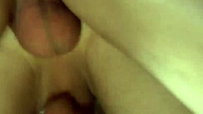 Nerdoví mladíci sa bavia s obrovskými kurcami