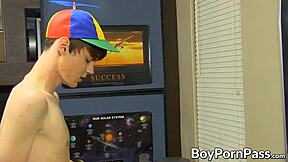 트윙크들 교실에서 오럴 교환 후 하드 애널