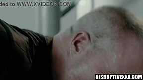 अरे, लापरवाह सौतेले बेटे, अब गंद की सख्त सजा का समय!