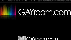 ब्रैंडन मूर फोर्स के साथ मसिव कॉक डीपथ्रोट करता है