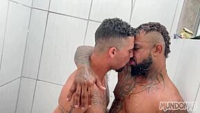 पहली बार बड़ा इंटररेसियल लंड चूसना कमाल का लगता है