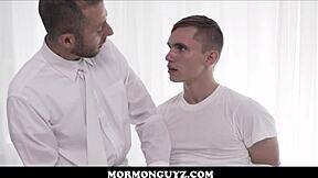 טווינק מורמון בתול משתף רגע אינטימי עם נשיא הכנסייה