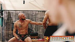 गिलॉम वेन, यूएफसी चैंप, डोमिनेट करता है और एनल फक करता है मैनेजर बस्तियन करीम को