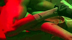 Presvedčujem svojho zlomeného gej kamaráta vyskúšať môj zadok po drinkoch