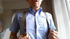 Kdo je pripravljen na azijskega moškega v obleki in igro s kurcem 3?!