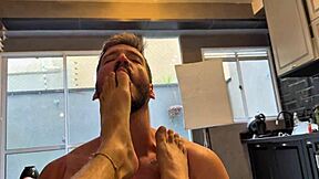 मेरे ब्राजीलियन बडी के गंद को बेडरूम में डॉगीस्टाइल रॉ में नेल किया