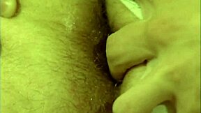 Twink jebaný sperma s bareback breeding akcí.