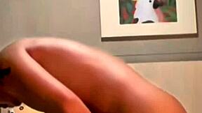 Krásny ázijský gay pár šúcha bez kondómu v amatérskom raw akcii