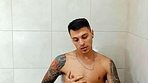 Hem från jobbet, kan inte motstå att onanera!