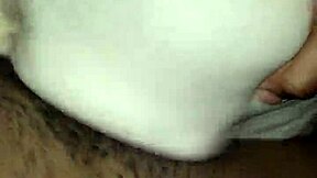 أرتاح وأنا أنيك مؤخرة بيضاء ضيقة بزبي الأسود القوي