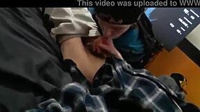 Prietenul meu bun mă suge și înghite fiecare picătură