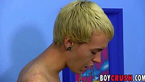 Šestdesetdevet pihanje kurcev s sladkimi suhimi Twinki v hardcore akciji