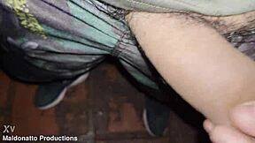 Házas pasi keményen megbaszva, ondózik a fasszal bent, aztán lelép.