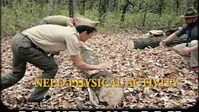 Скаут момче примамено от надарен скаутмайстор за действие в палатката