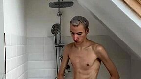 Hiç Twink Duşta Bu Kadar Büyük Sikle Görülmüş mü?