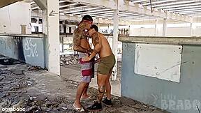 Futând vărul meu latino gay în clădire abandonată cu deepthroat.
