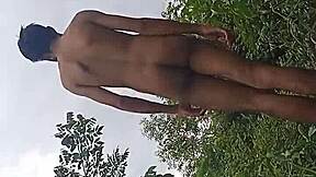 मैं नंगा घूम रहा हूँ, प्रकृति की वाइल्ड गंद मारना पसंद करता हूँ