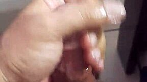 Snabb solo-onani med krämig avslutning