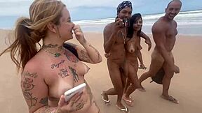 Nudistická pláž v Bahii s obříma brazilskýma kamarádama