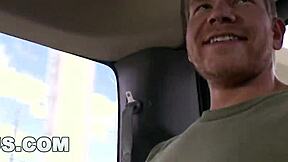 Jízda autobusem se zvrhne s Alexis Fawx a rovným sousedem Alexem Adamsem