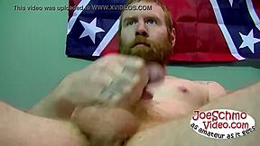 Rödhårige Chris välkomnar avsugning och blowjob med hårig onani i softcore solo amatörscen.