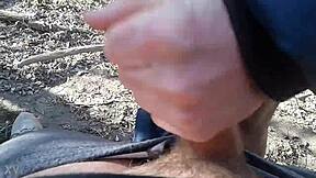 ดูดหีสมัครเล่นในป่าท่ามกลางธรรมชาติสุดร้อนแรง