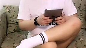 中国の警察がゲイポルノスターをキャスト