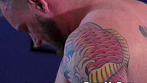 Hunk älskar rå bareback i tight röv!