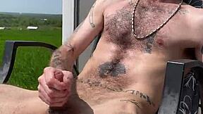 Používá verbální táta Bradley K Savage tu elektrickou stroj na cucání venku doopravdy?