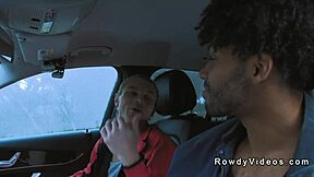 Gej črni quarterback analno jebe navijačico