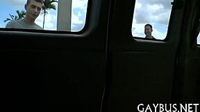 Mladý hetero latinský jock svalovec placený gay cizincem pov