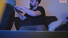 Privlačan hetero Uber vozač ubeđen