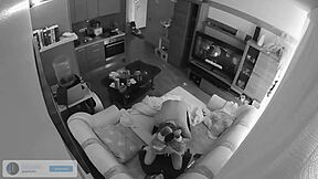 Netflix a chill se změnil v jeho lízání a oplodnění mého zadku bareback s jeho velkým kouřem