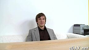 v tejto amatérskej scéne chlap zažíva sexy bareback akciu s orálnym sexom a hardcore drbaním, ktoré sa odvíja prirodzene