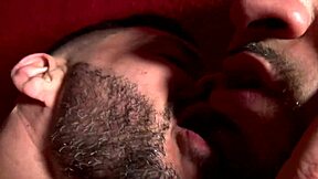 Oskar Ivan βιώνει σκληρό λατίνο μυώδη γαμήσι κώλου με μεγάλο πούτσα και βαθύ deepthroat