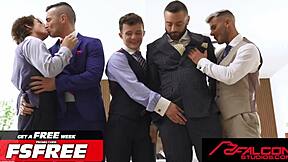 Я чувствовал, как сперма капает вниз головой на наши разбитые дыры после интенсивной голой оргии с красавцами