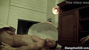 宇宙から来たゲイハンクが可愛いツインクを初めてアスレチックベアバックアナルファックとリムジョブで